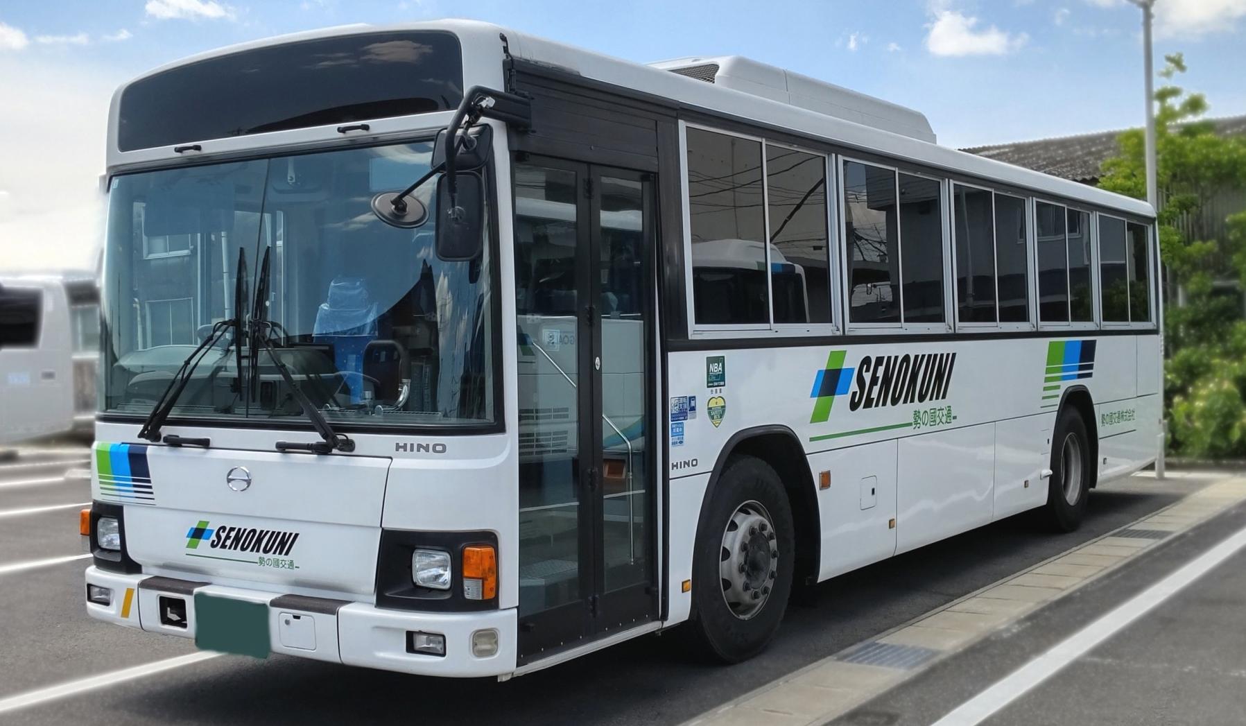 type16 大型送迎バス49｜三重で貸切バス・タクシー・特殊自動車(霊柩・搬送)事業を総合的に展開する勢の國交通です。